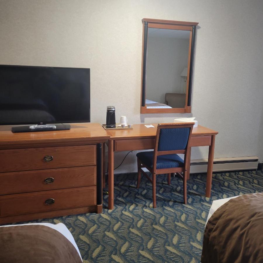 Travelodge By Wyndham Niagara Falls At The Falls Cataratas do Niágara Exterior foto