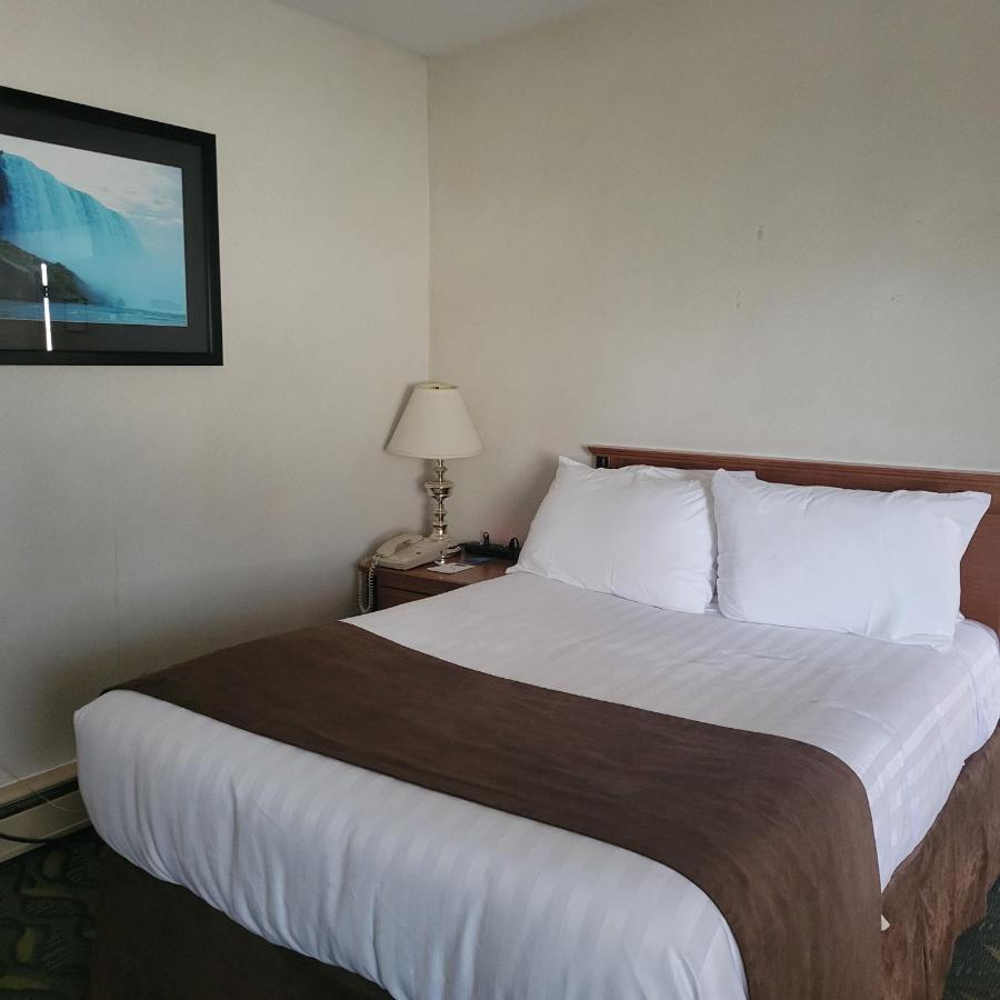 Travelodge By Wyndham Niagara Falls At The Falls Cataratas do Niágara Exterior foto