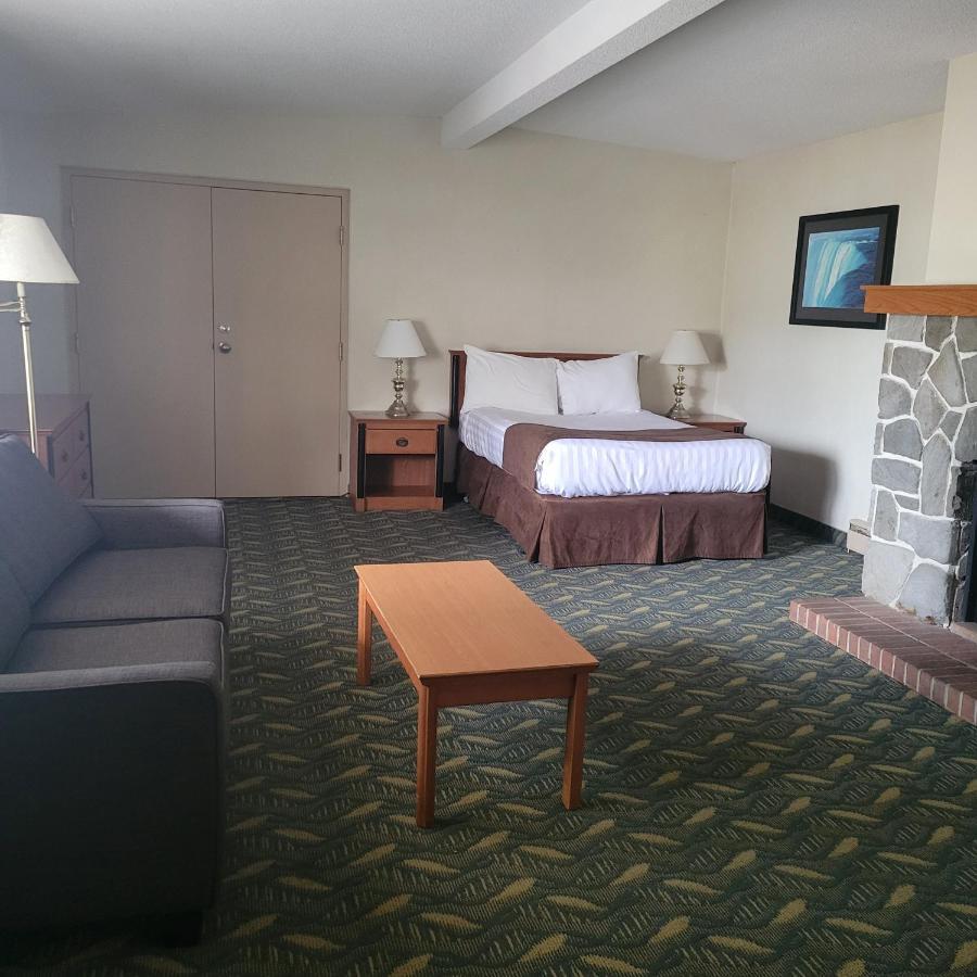 Travelodge By Wyndham Niagara Falls At The Falls Cataratas do Niágara Exterior foto