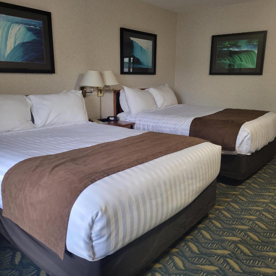 Travelodge By Wyndham Niagara Falls At The Falls Cataratas do Niágara Exterior foto