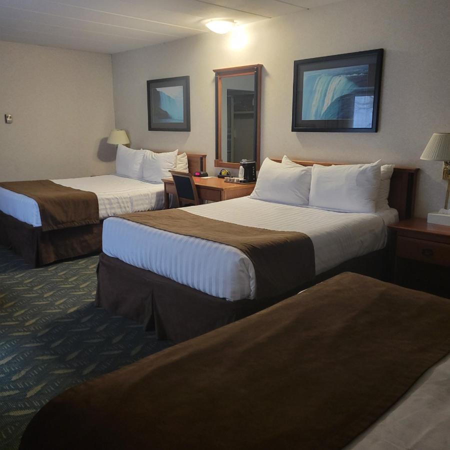 Travelodge By Wyndham Niagara Falls At The Falls Cataratas do Niágara Exterior foto