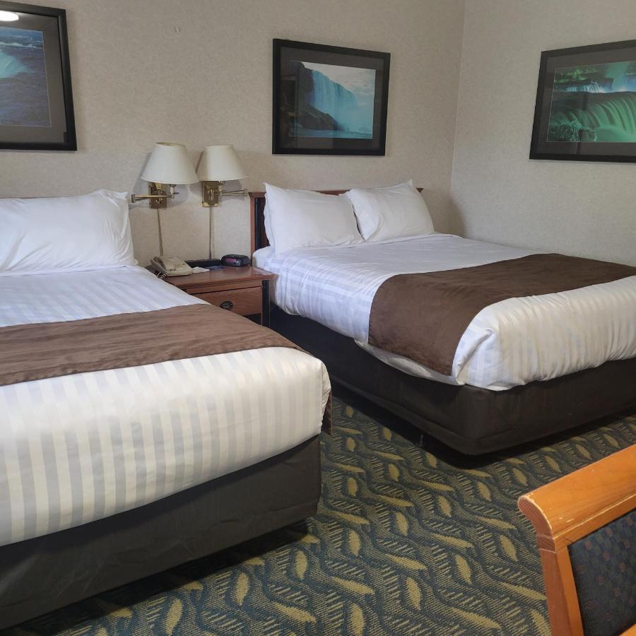 Travelodge By Wyndham Niagara Falls At The Falls Cataratas do Niágara Exterior foto