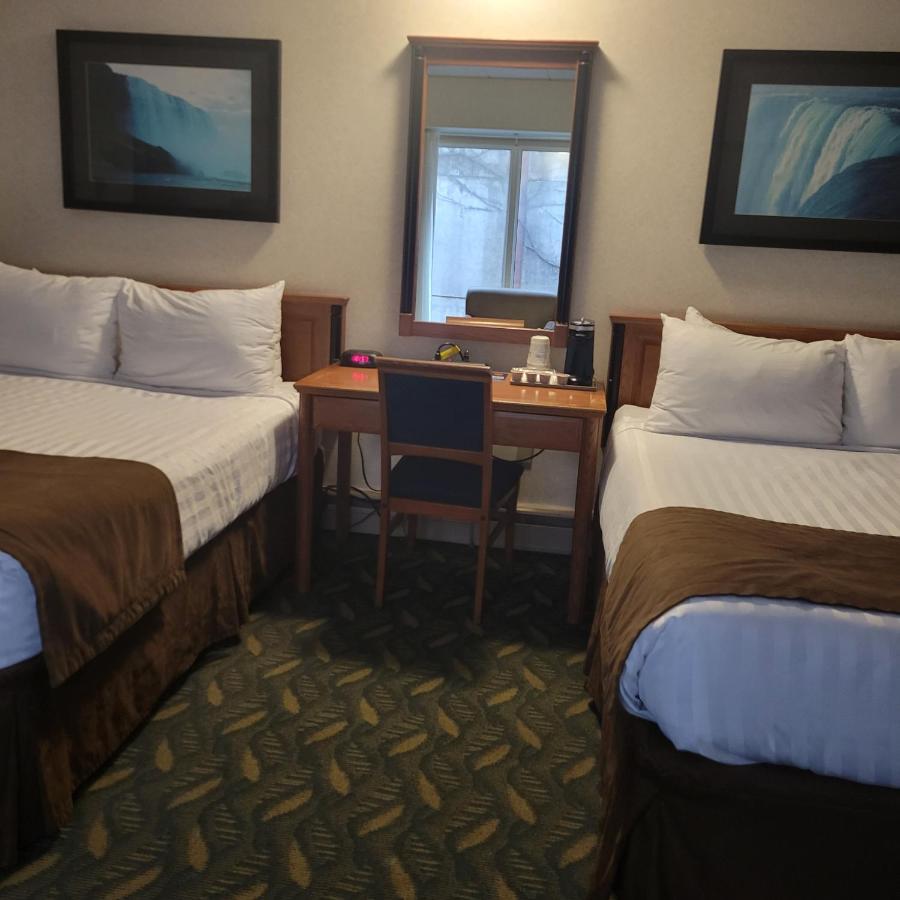 Travelodge By Wyndham Niagara Falls At The Falls Cataratas do Niágara Exterior foto