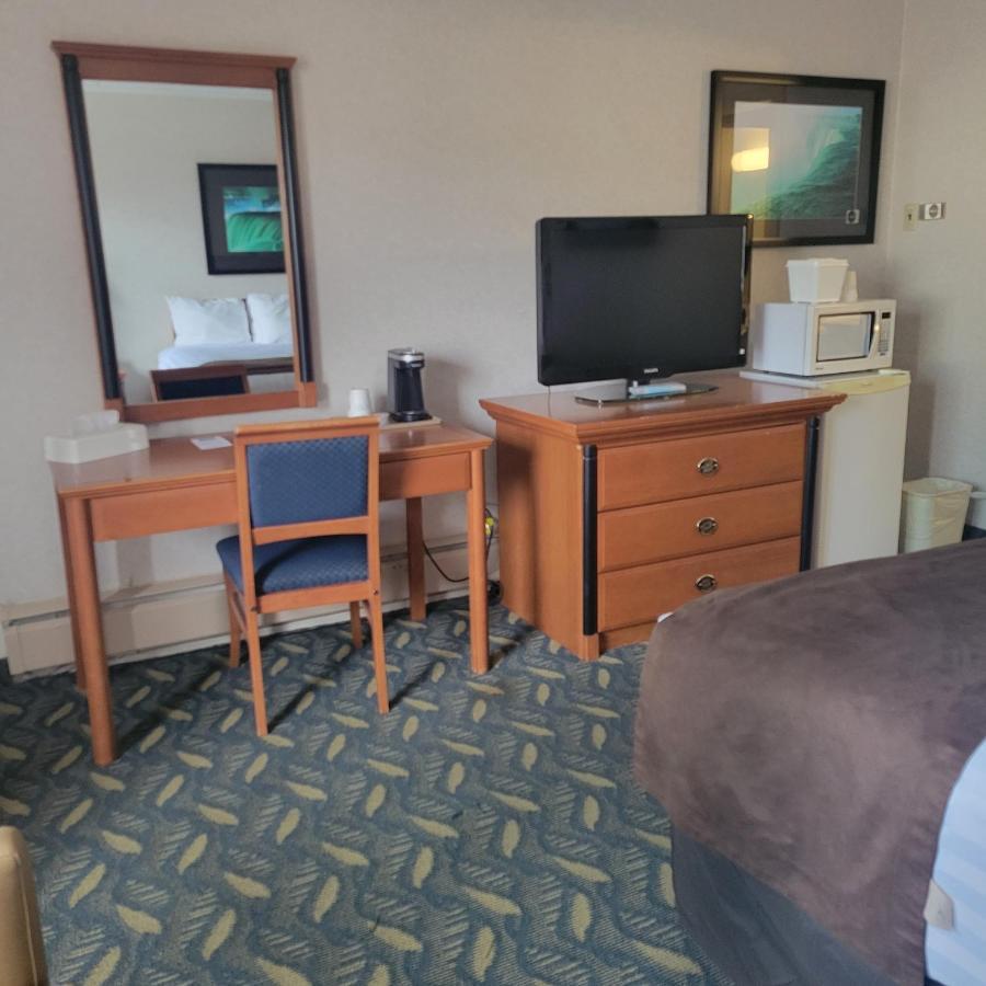 Travelodge By Wyndham Niagara Falls At The Falls Cataratas do Niágara Exterior foto