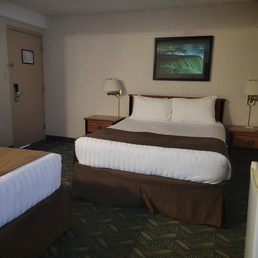 Travelodge By Wyndham Niagara Falls At The Falls Cataratas do Niágara Exterior foto