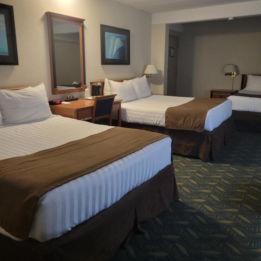 Travelodge By Wyndham Niagara Falls At The Falls Cataratas do Niágara Exterior foto
