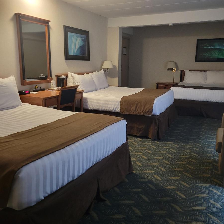 Travelodge By Wyndham Niagara Falls At The Falls Cataratas do Niágara Exterior foto