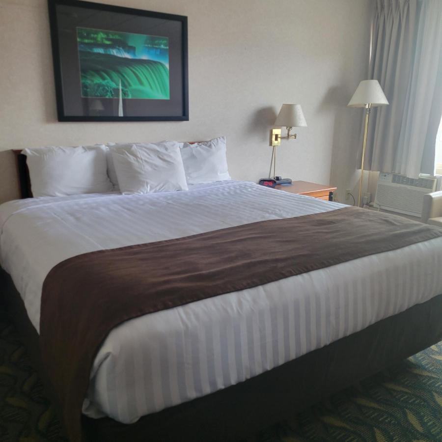 Travelodge By Wyndham Niagara Falls At The Falls Cataratas do Niágara Exterior foto