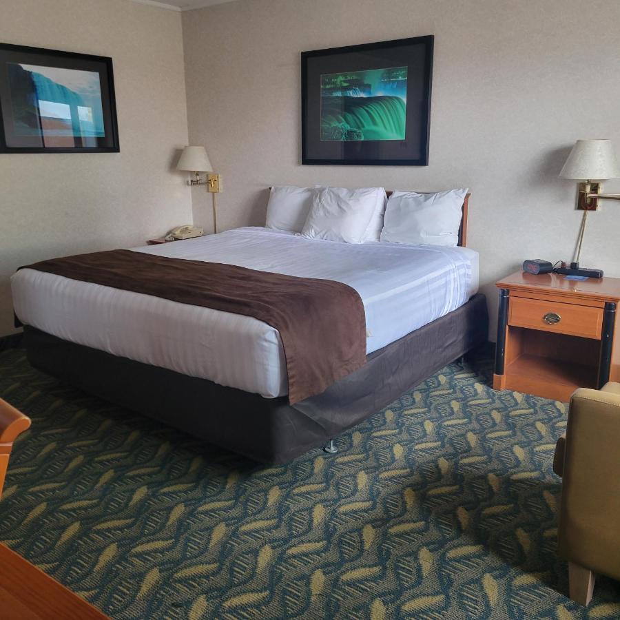 Travelodge By Wyndham Niagara Falls At The Falls Cataratas do Niágara Exterior foto