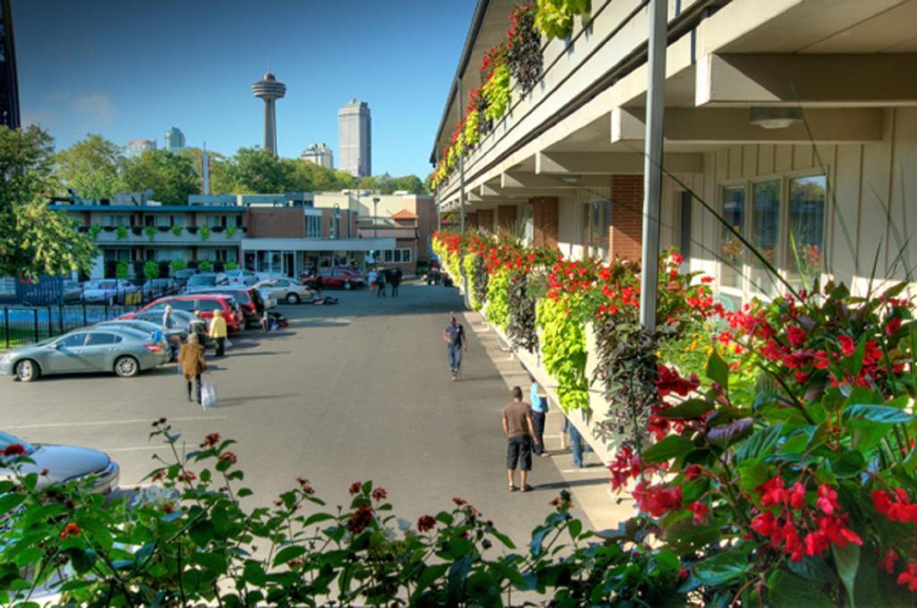 Travelodge By Wyndham Niagara Falls At The Falls Cataratas do Niágara Exterior foto