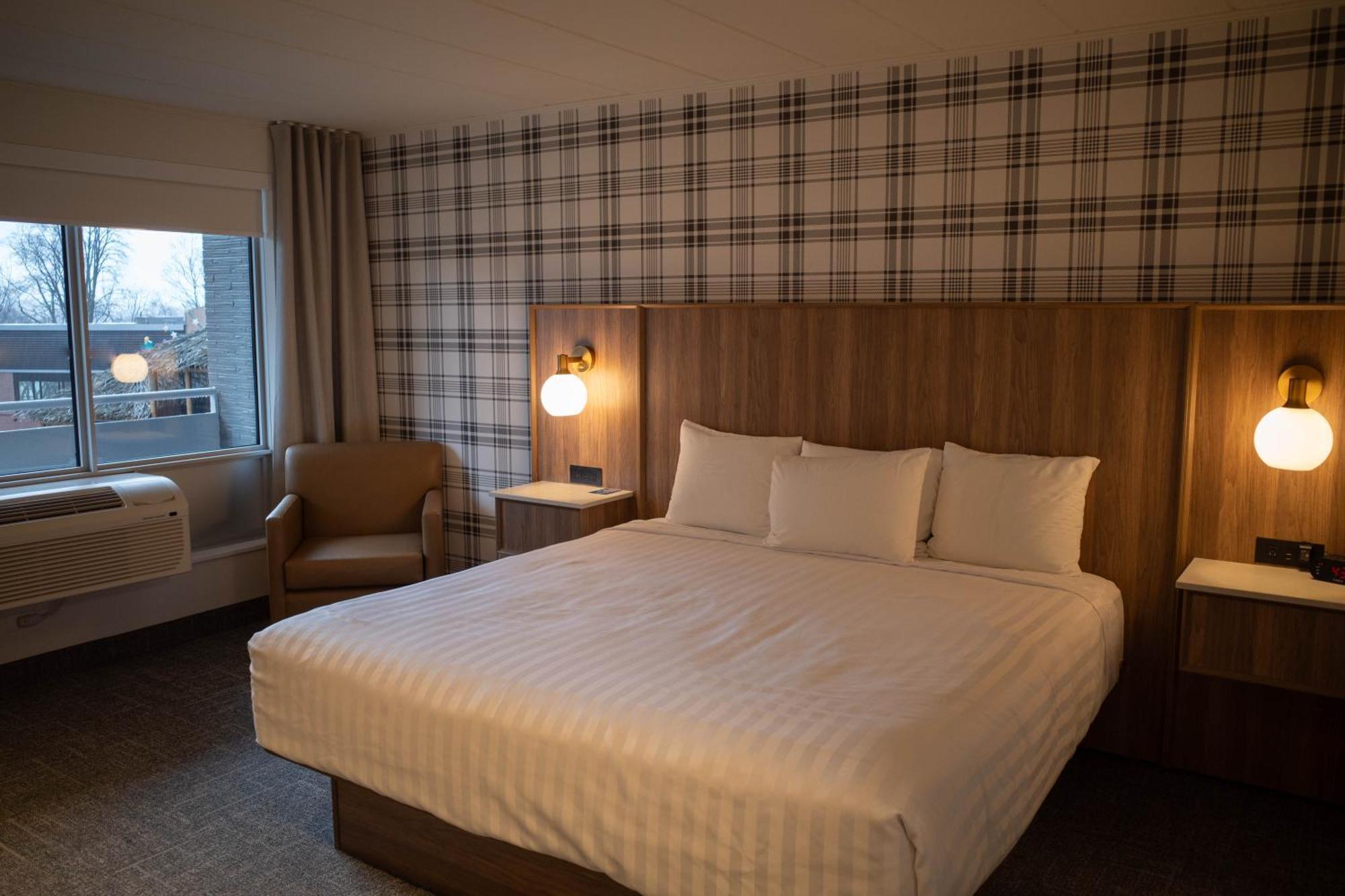 Travelodge By Wyndham Niagara Falls At The Falls Cataratas do Niágara Exterior foto