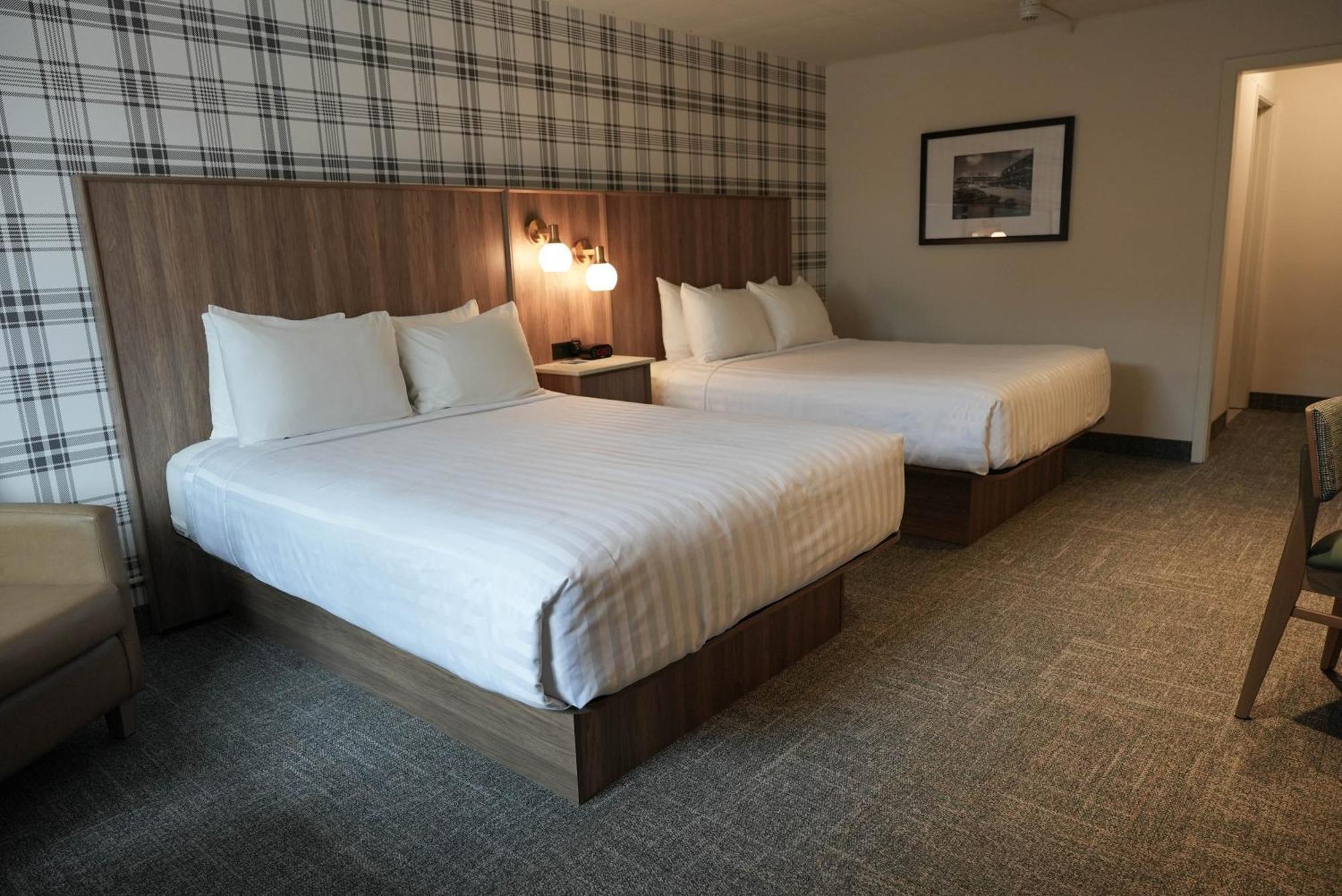 Travelodge By Wyndham Niagara Falls At The Falls Cataratas do Niágara Exterior foto