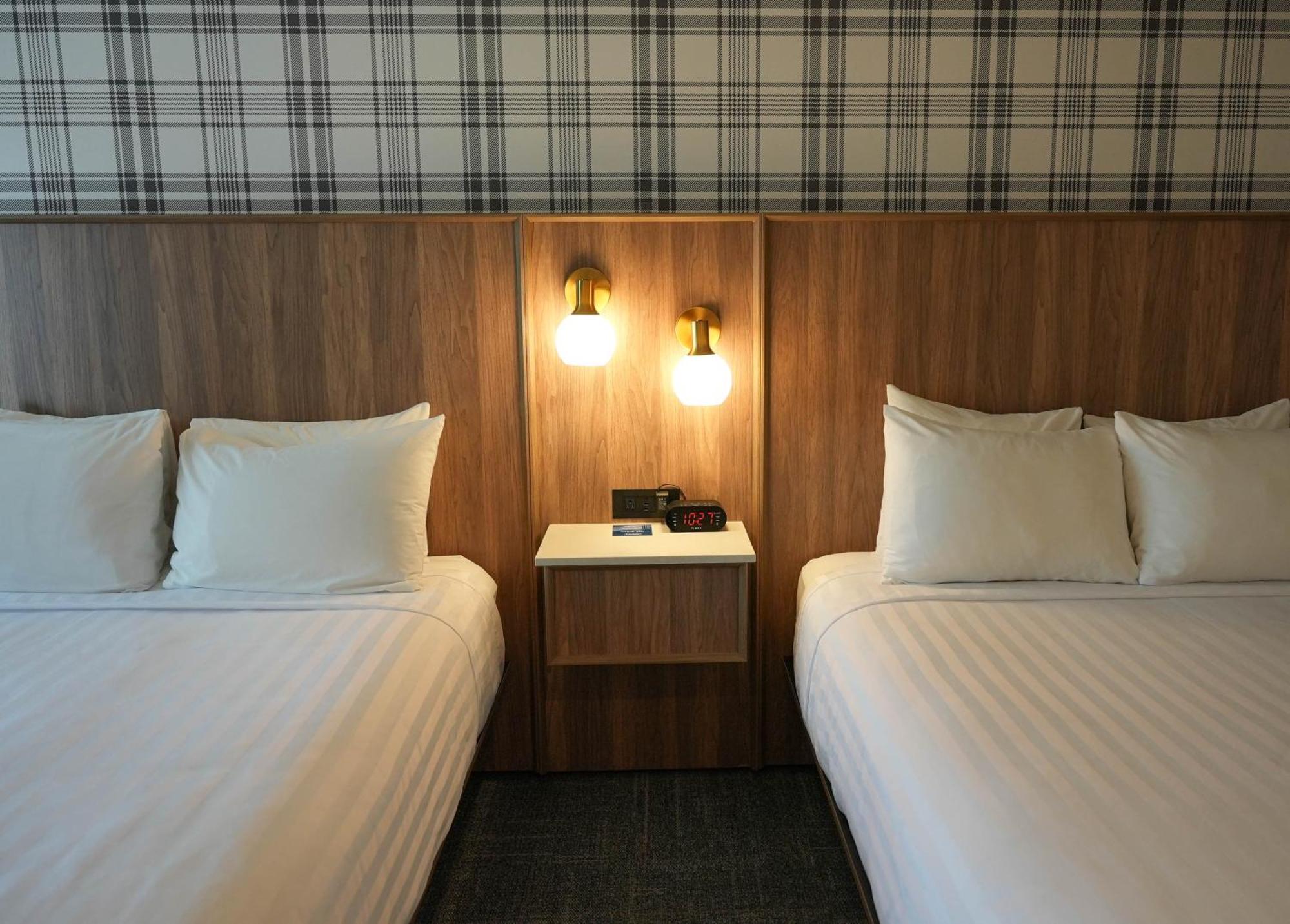 Travelodge By Wyndham Niagara Falls At The Falls Cataratas do Niágara Exterior foto