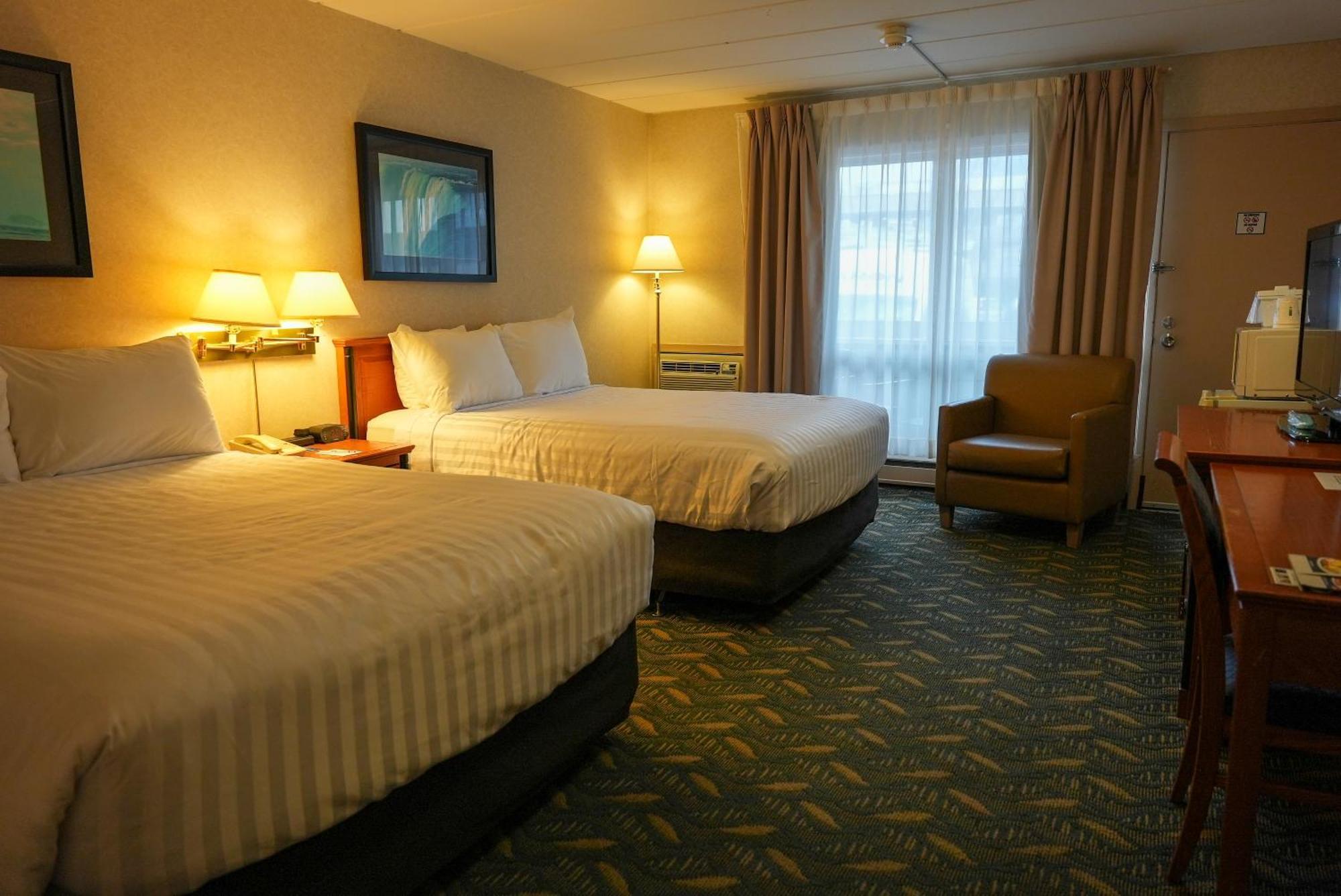 Travelodge By Wyndham Niagara Falls At The Falls Cataratas do Niágara Exterior foto