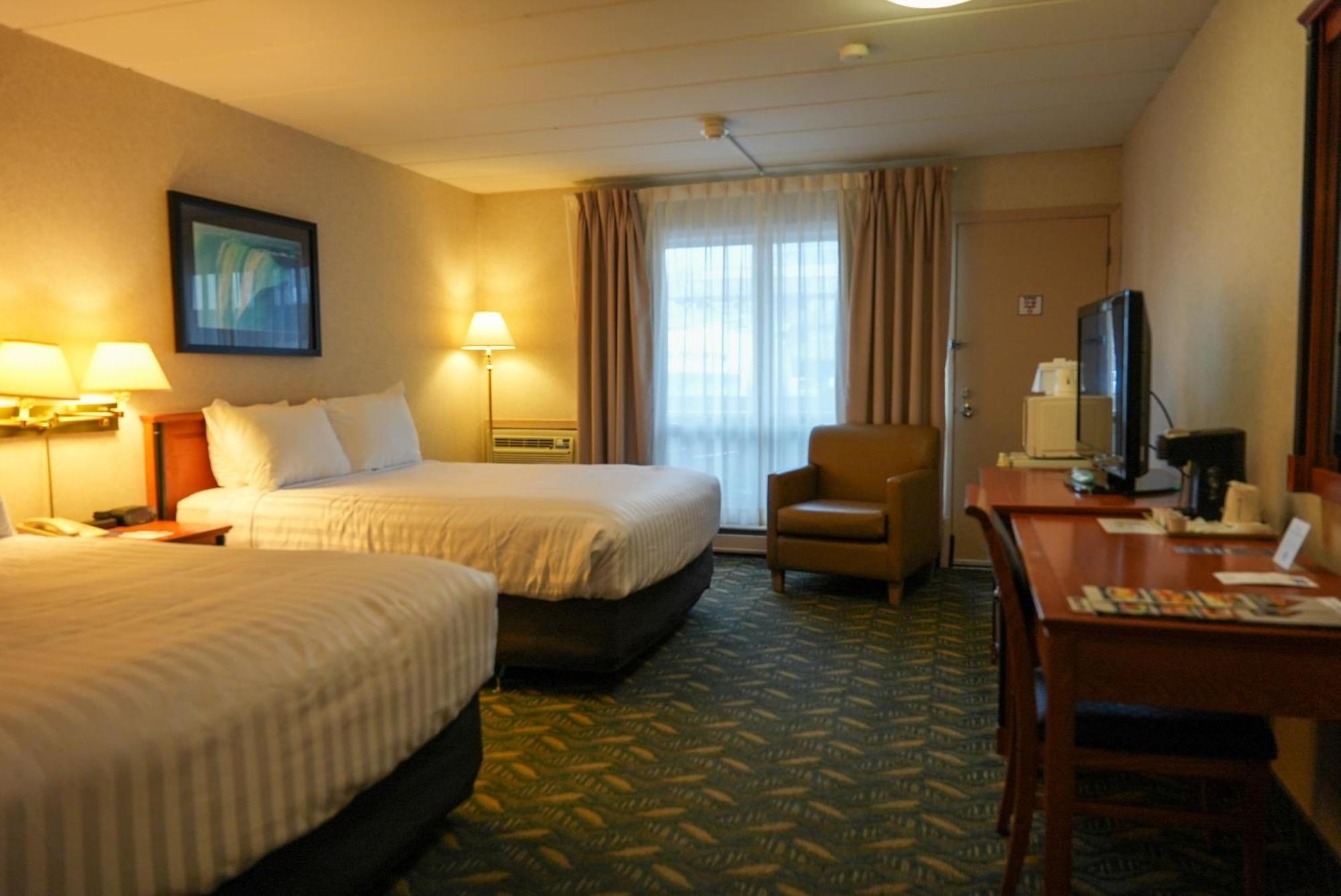 Travelodge By Wyndham Niagara Falls At The Falls Cataratas do Niágara Exterior foto