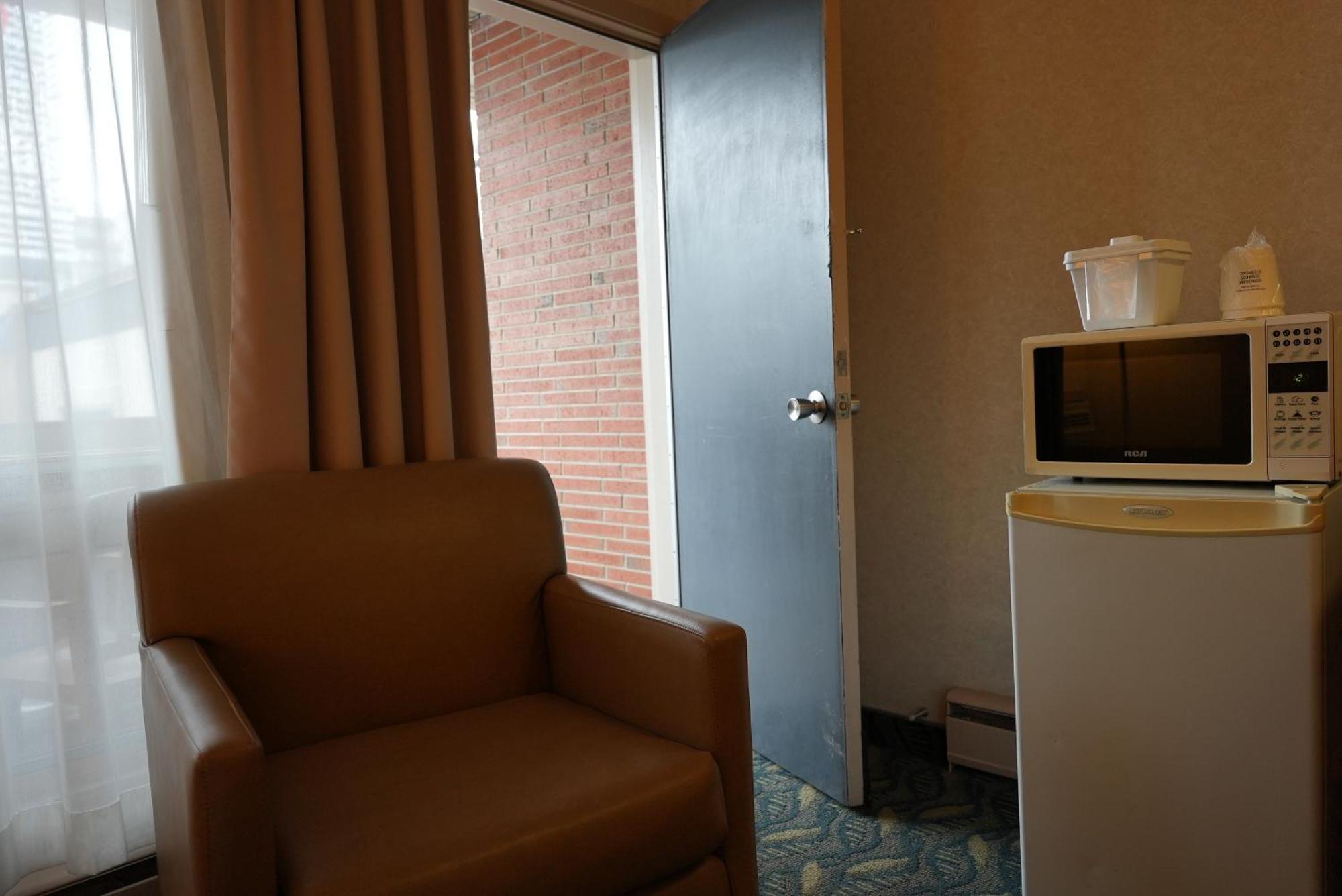 Travelodge By Wyndham Niagara Falls At The Falls Cataratas do Niágara Exterior foto