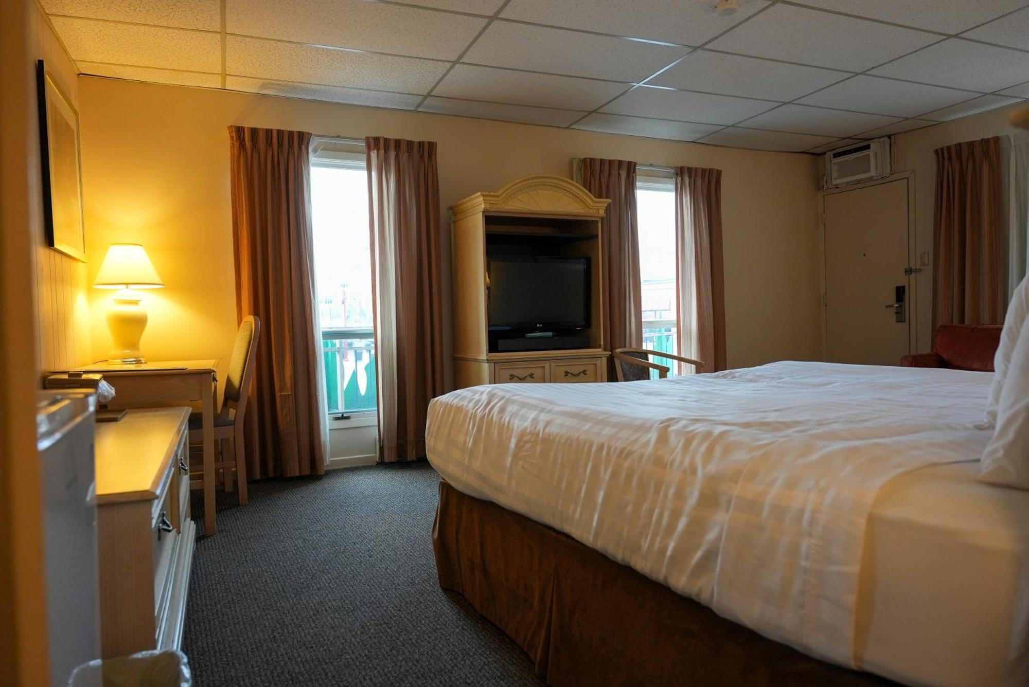 Travelodge By Wyndham Niagara Falls At The Falls Cataratas do Niágara Exterior foto