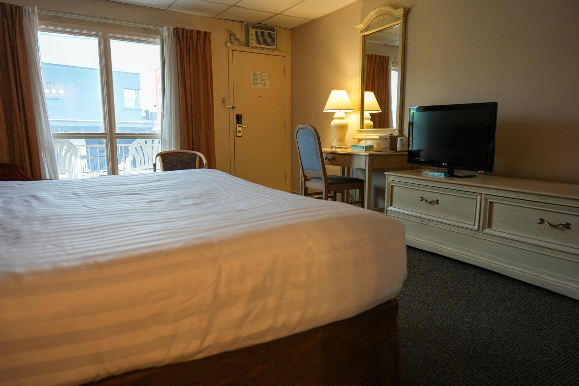 Travelodge By Wyndham Niagara Falls At The Falls Cataratas do Niágara Exterior foto
