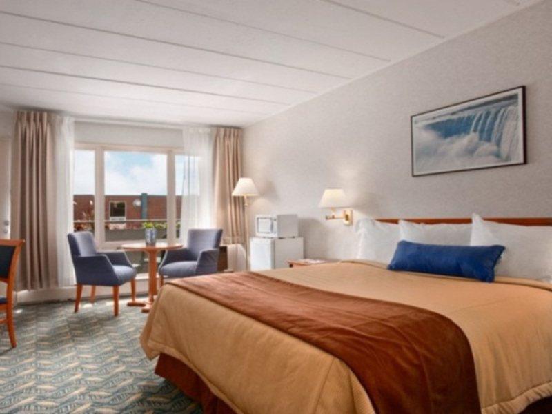 Travelodge By Wyndham Niagara Falls At The Falls Cataratas do Niágara Exterior foto