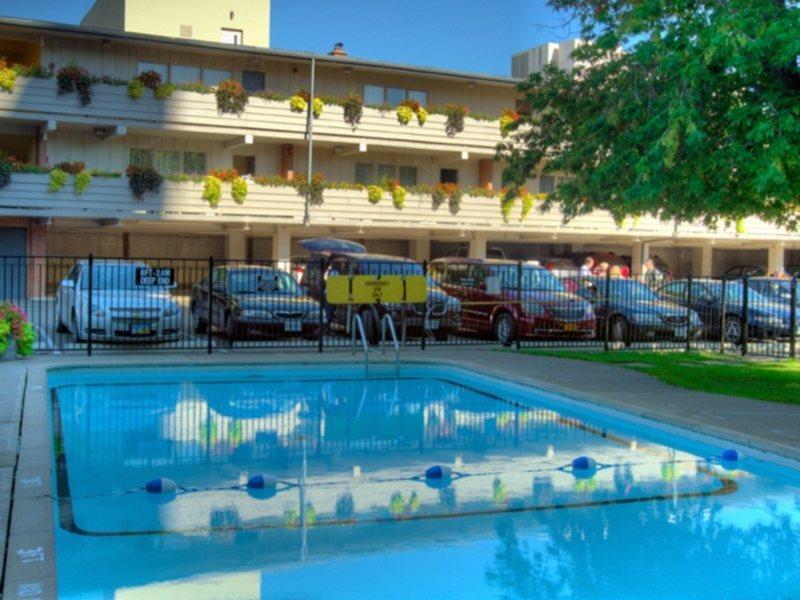 Travelodge By Wyndham Niagara Falls At The Falls Cataratas do Niágara Exterior foto