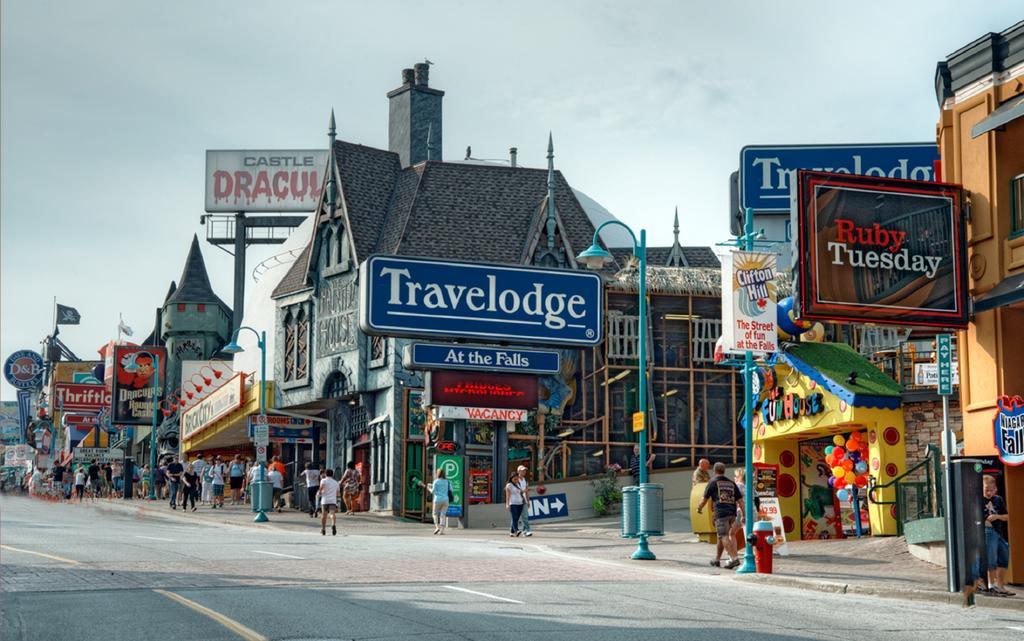 Travelodge By Wyndham Niagara Falls At The Falls Cataratas do Niágara Exterior foto