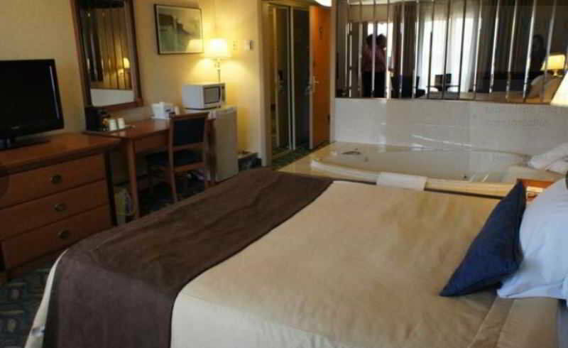 Travelodge By Wyndham Niagara Falls At The Falls Cataratas do Niágara Exterior foto