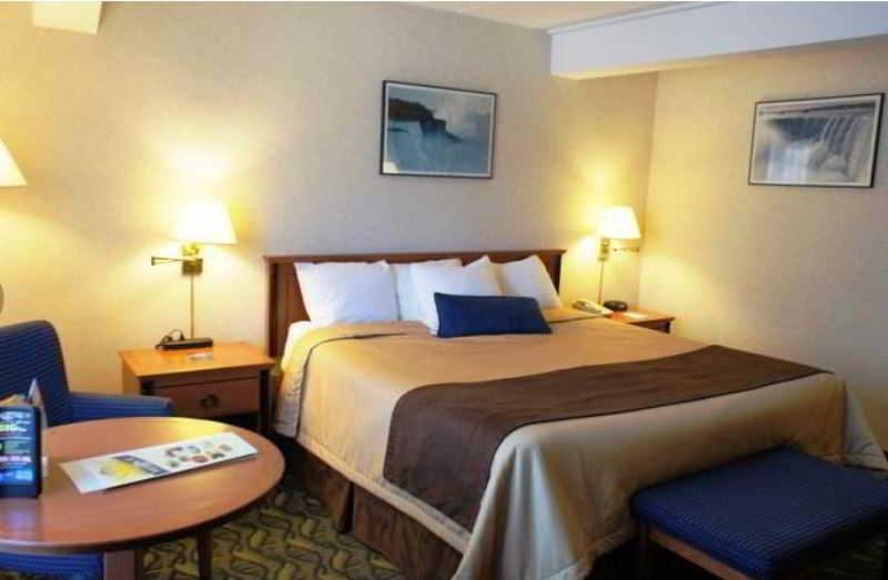 Travelodge By Wyndham Niagara Falls At The Falls Cataratas do Niágara Exterior foto
